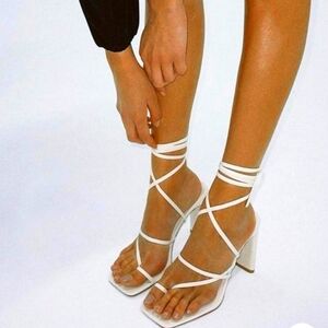 Billini Women's Cream Bone Cheyanne Heels Square Toe Strappy Sandals Size 6